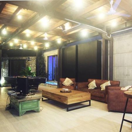 Villa Amalura I Yogyakarta Eksteriør billede