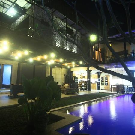 Villa Amalura I Yogyakarta Eksteriør billede