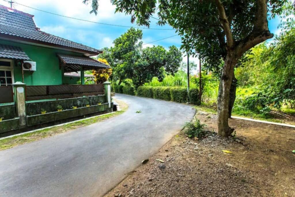 Villa Amalura I Yogyakarta Eksteriør billede