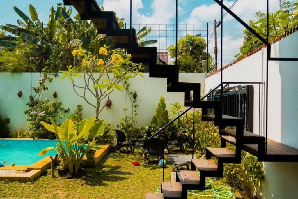 Villa Amalura I Yogyakarta Eksteriør billede