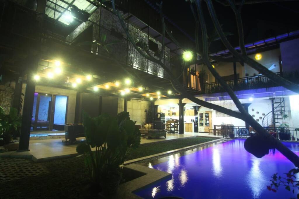 Villa Amalura I Yogyakarta Eksteriør billede