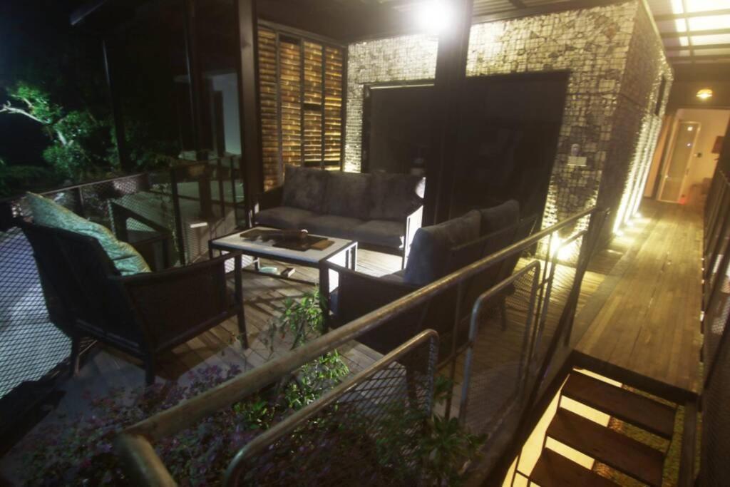 Villa Amalura I Yogyakarta Eksteriør billede